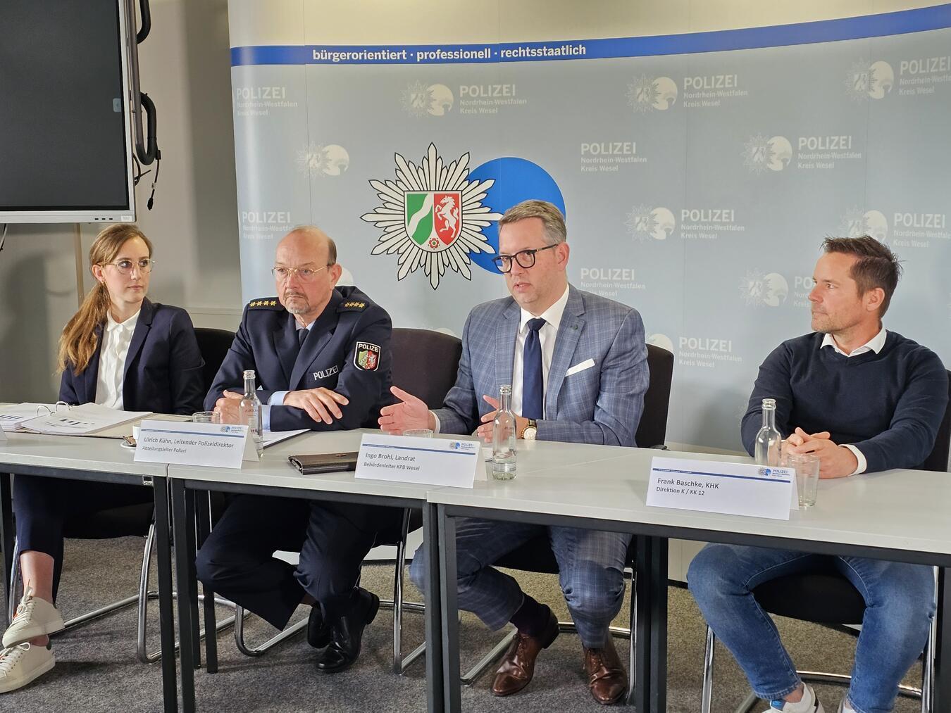 Stellten die Kriminalitätsstatistik vor: (v.l.) Stefanie Teipel, Ulrich Kühn, Ingo Brohl und Frank Baschke. NN-Foto: Thomas Langer