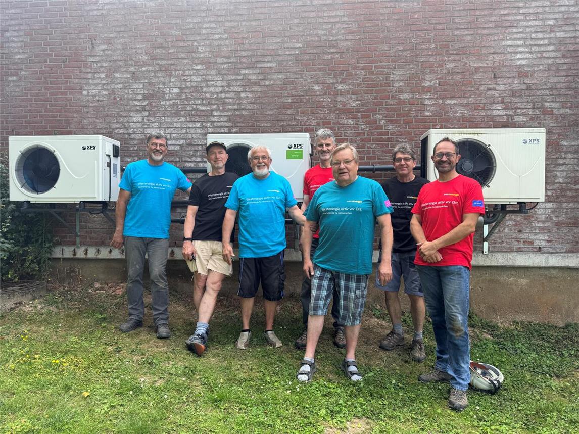 Stellvertretend für viele andere, die ebenfalls ihren Beitrag leisteten: (V.l) Georg Lindbüchl, Georg Wilke, Wolfgang Kranz, Theo Ingenerf, Herbert Nawarotzki, Markus Braun und Christoph Rogmann. Foto: Schwimmverein Alpen