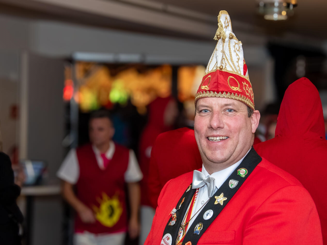 •Stephan Hünting, Vorsitzender der KG Queekespiere, hat als „Uitruuper“ den neuen Ordensträger verkündet. Foto/Archiv: privat