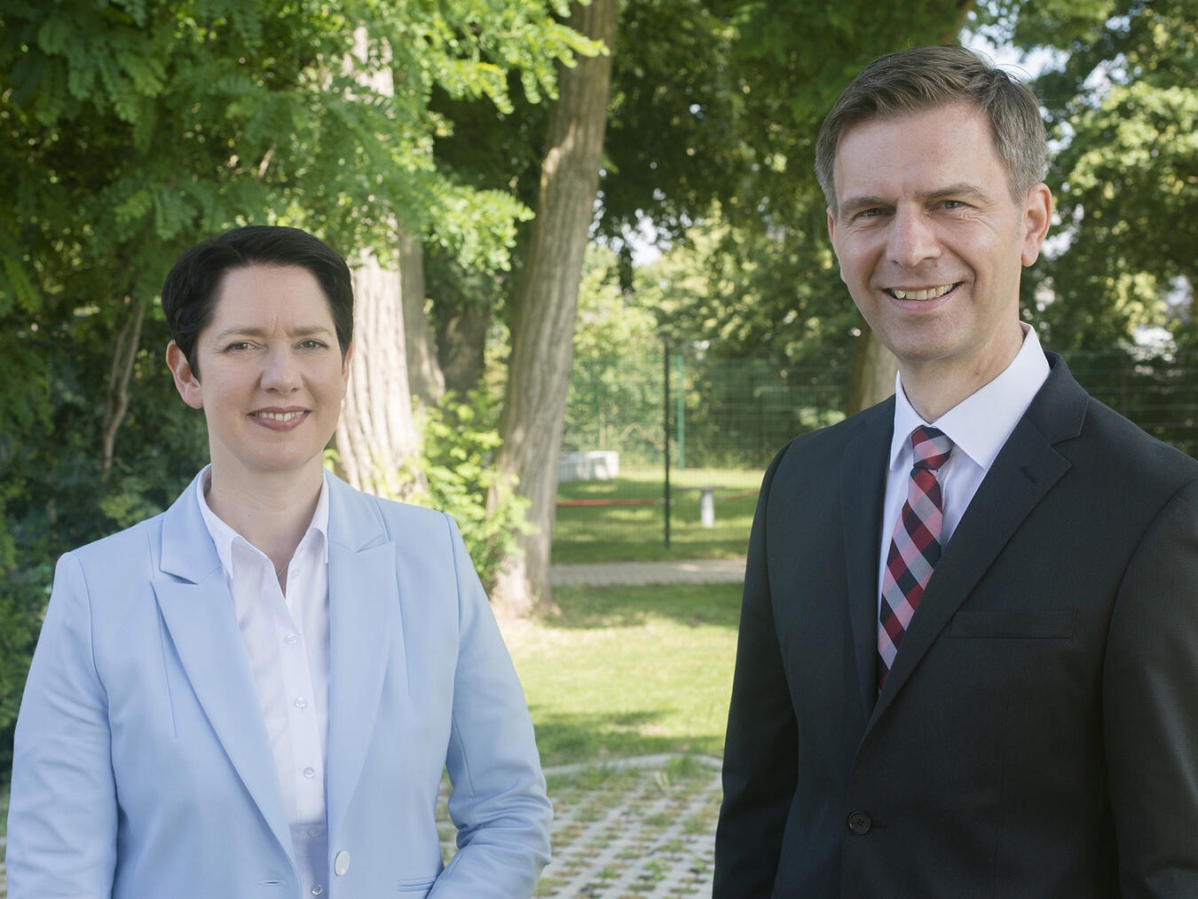 "Stephan Wolters und Ministerin Silke Gorißen bei einem Treffen, Politiker, MdL, Ministerin, Porträtfoto"