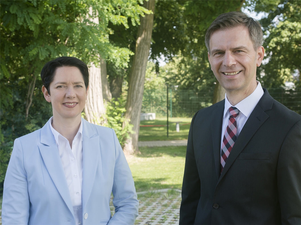 "Stephan Wolters und Ministerin Silke Gorißen bei einem Treffen, Politiker, MdL, Ministerin, Porträtfoto"