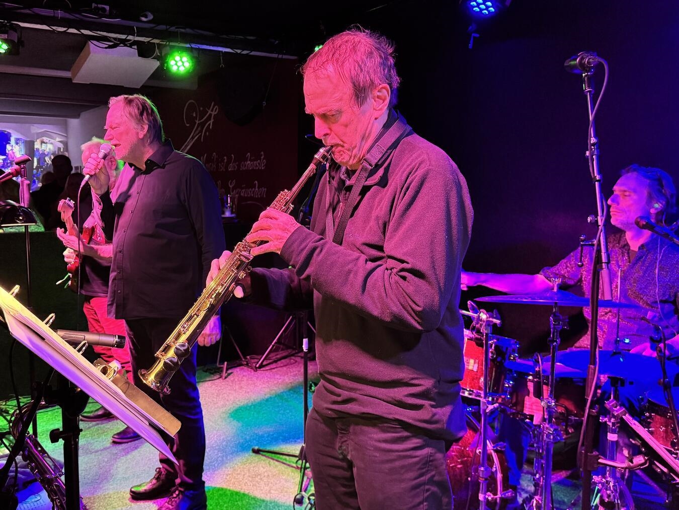 "Stingmen-Bandauftritt im Reeser Club am Samstag, Musik-Event, Foto von BRMC"