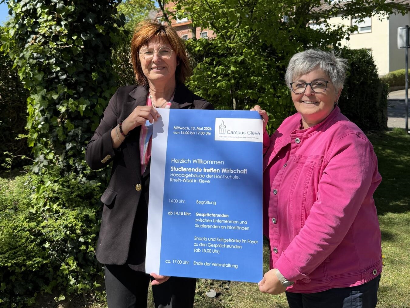 Brigitte Jansen und Birgit Solberg laden Firmen zu "Studierende treffen Wirtschaft" an der Hochschule Rhein-Waal ein.