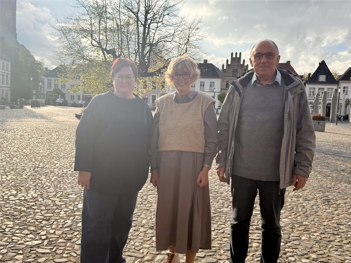 Susanne Wissink (Stadt Kalkar), Kalkars Bürgermeisterin Britta Schulz und Herbert Kammans, zweiter Vorsitzender des aktuellen Seniorenbeirats, würden sich über viele Bewerbungen freuen. NN-Foto: SP