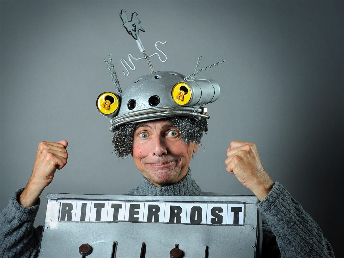 "Ritter Rost auf der Bühne, Theater Chapiteau, mittelalterliche Kostüme, kindgerechte Aufführung"