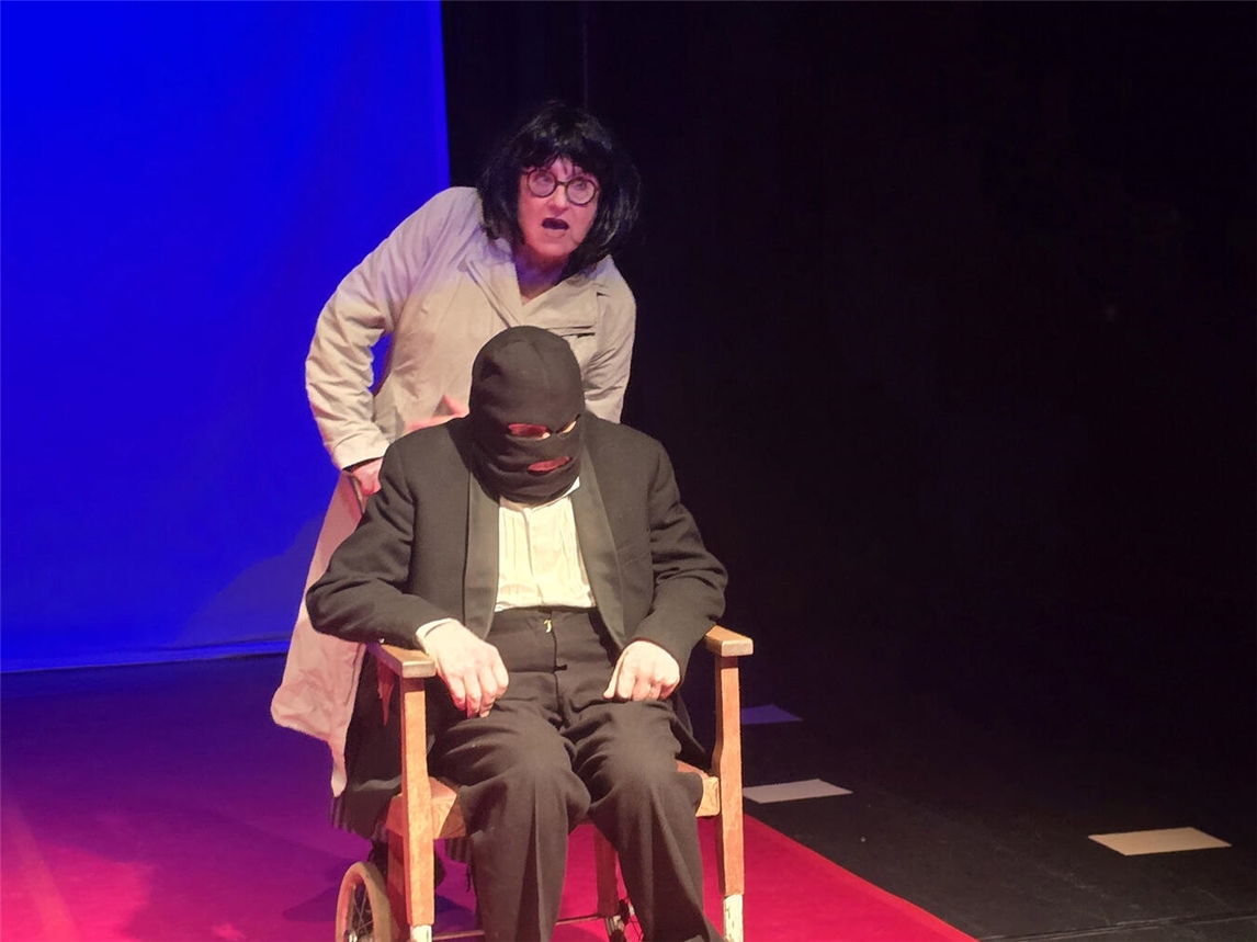 Szenenprobe für das neue Stück bei mini-art. Premiere ist am 14. März. NN-Foto: HF