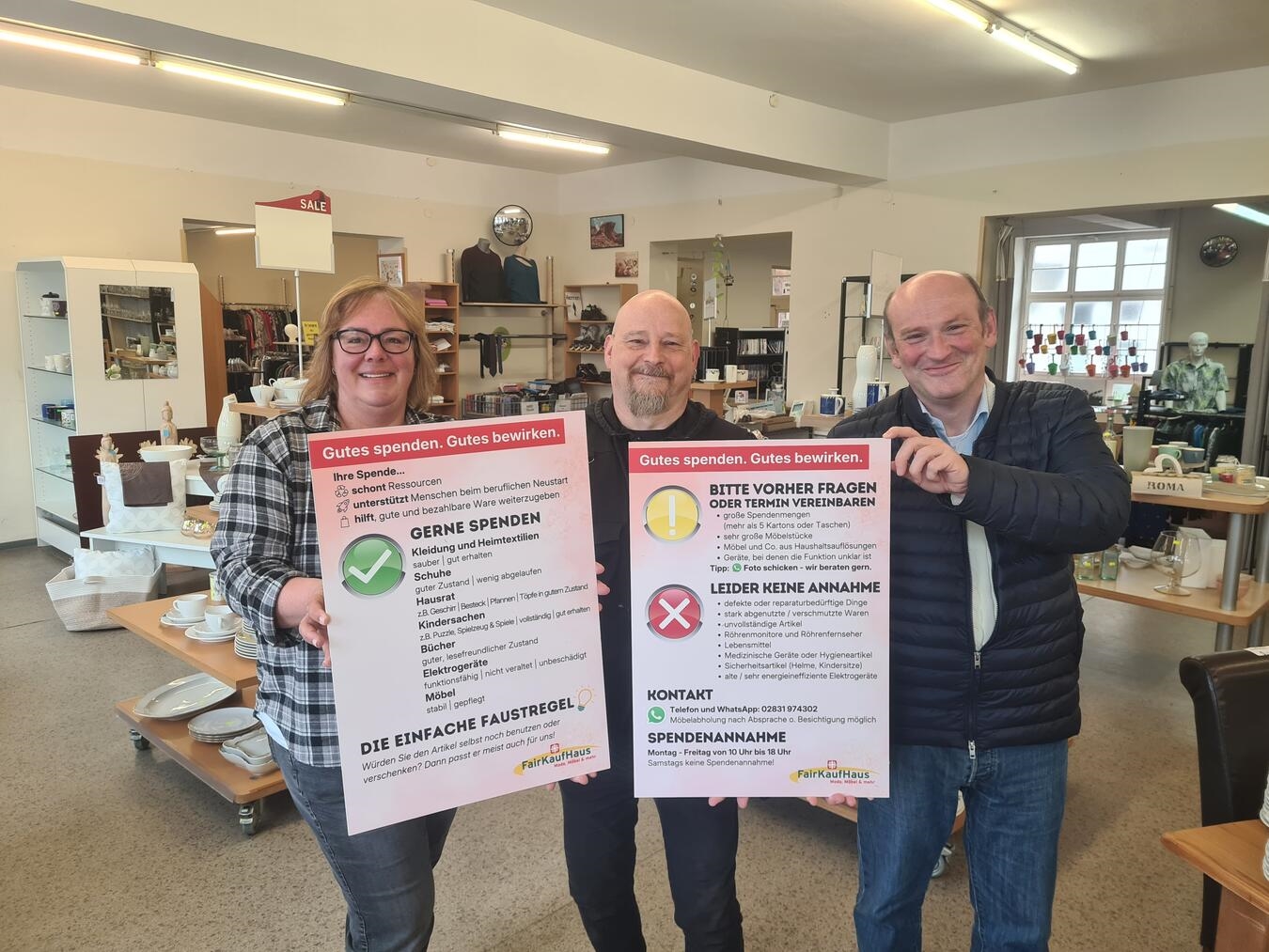 Tanja Streubel, Markus Schneider und Franz Stein vom Team des FairKaufHauses Geldern. Foto: Caritasverband Geldern-Kevelaer