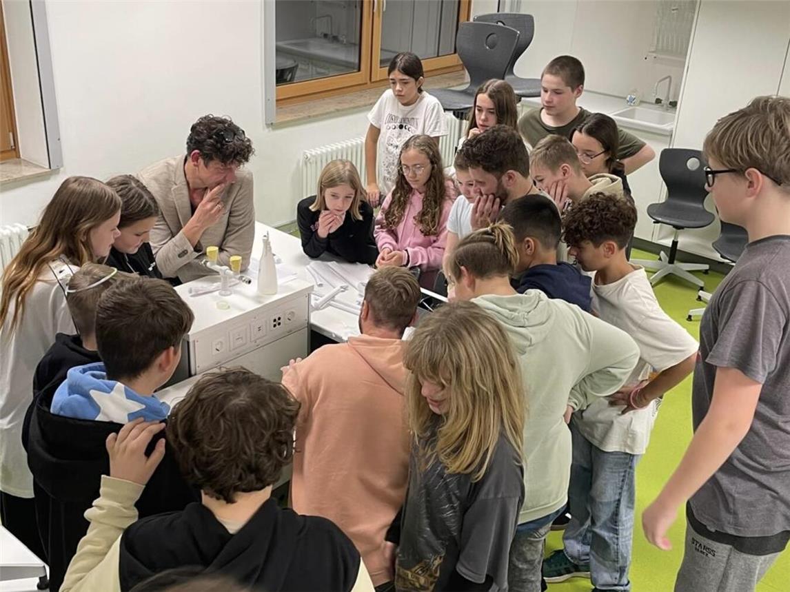 Teamgeist und Köpfchen beweisen die Schüler beim MINT-Wettbewerb. Foto: privat