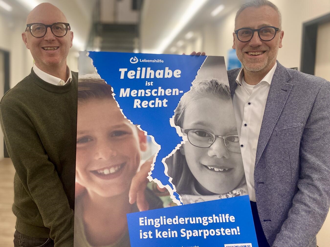 „Teilhabe ist Menschenrecht“: Jörg Kador und Stephan R. Brockschmidt (v.l.), Vorstände der Lebenshilfe im Kreis Kleve, stehen hinter der Kampagne. Foto: Lebenshilfe im Kreis Kleve