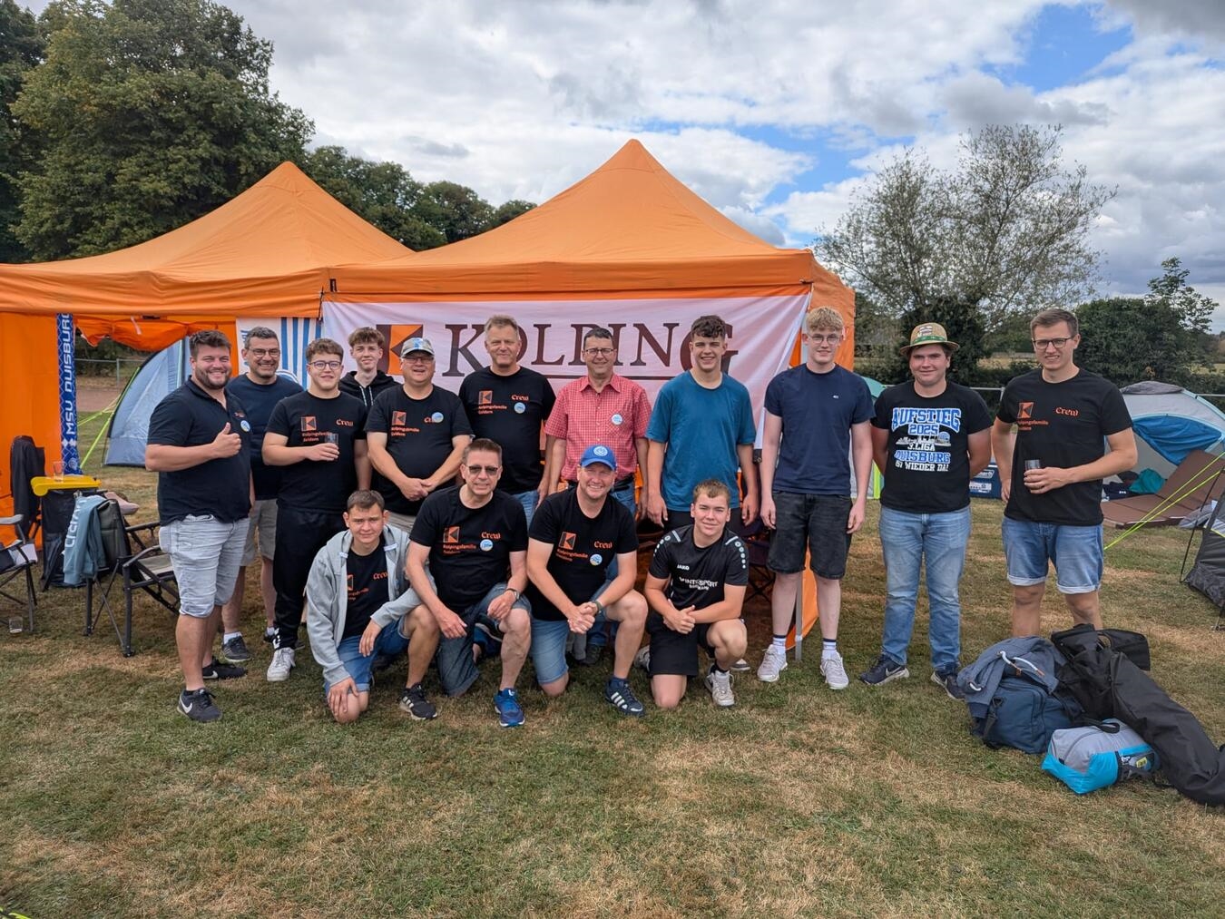 Teilnehmende der Kolpingsfamilie Geldern beim Vater- und Sohn-Zeltlager in Rees. Foto: Frank Polixa