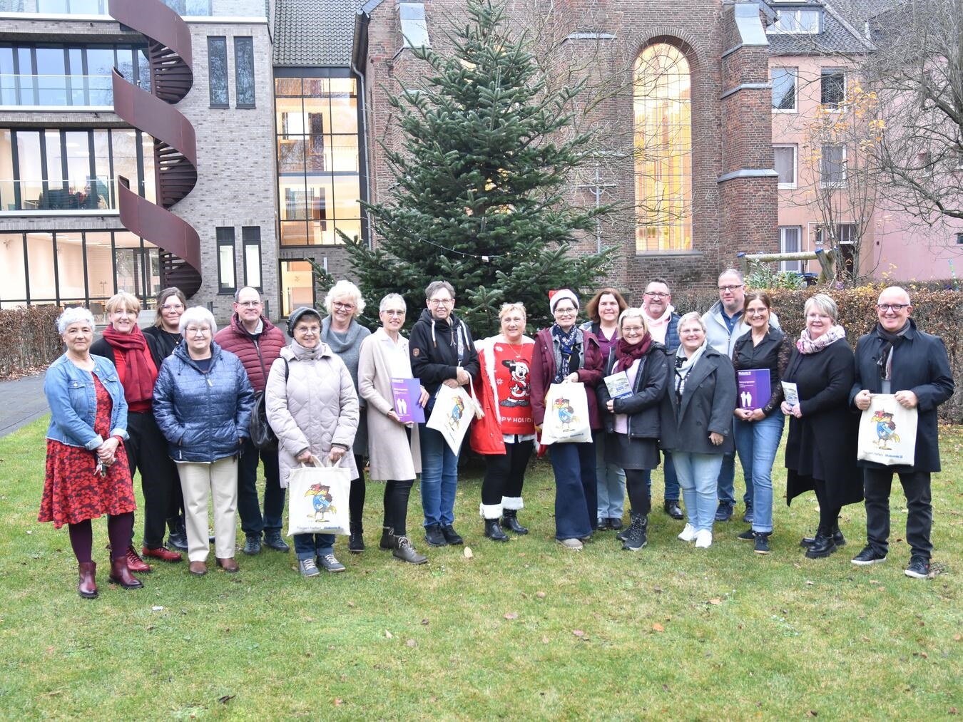 Teilnehmer des Grundlagenseminars „Gut Betreut!“ und Mitarbeiter des Betreuungsvereins. Foto: privat