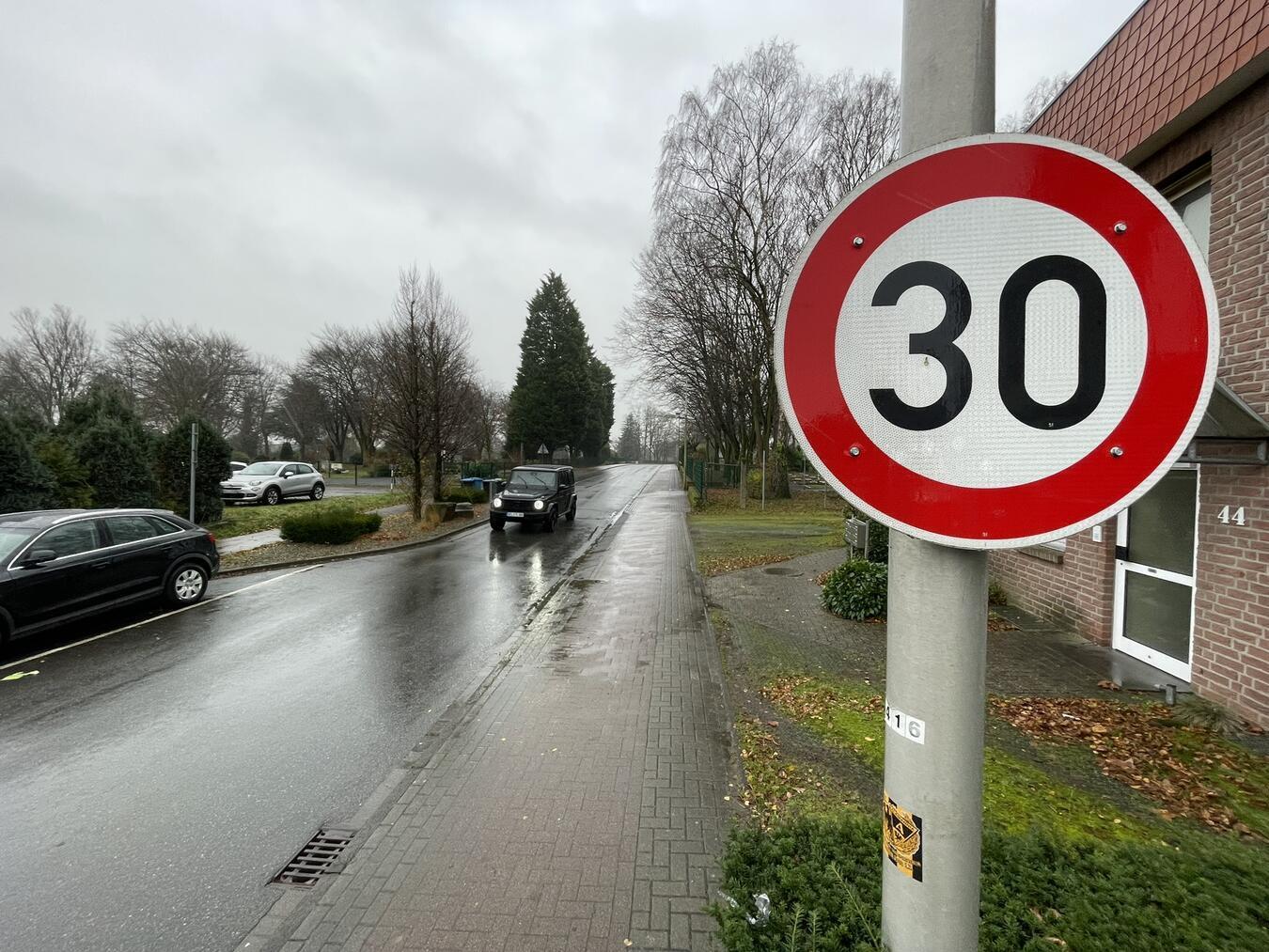 Tempo 30 gilt nun nahezu auf der gesamten Hansastraße in Emmerich. Foto: Stadt Emmerich