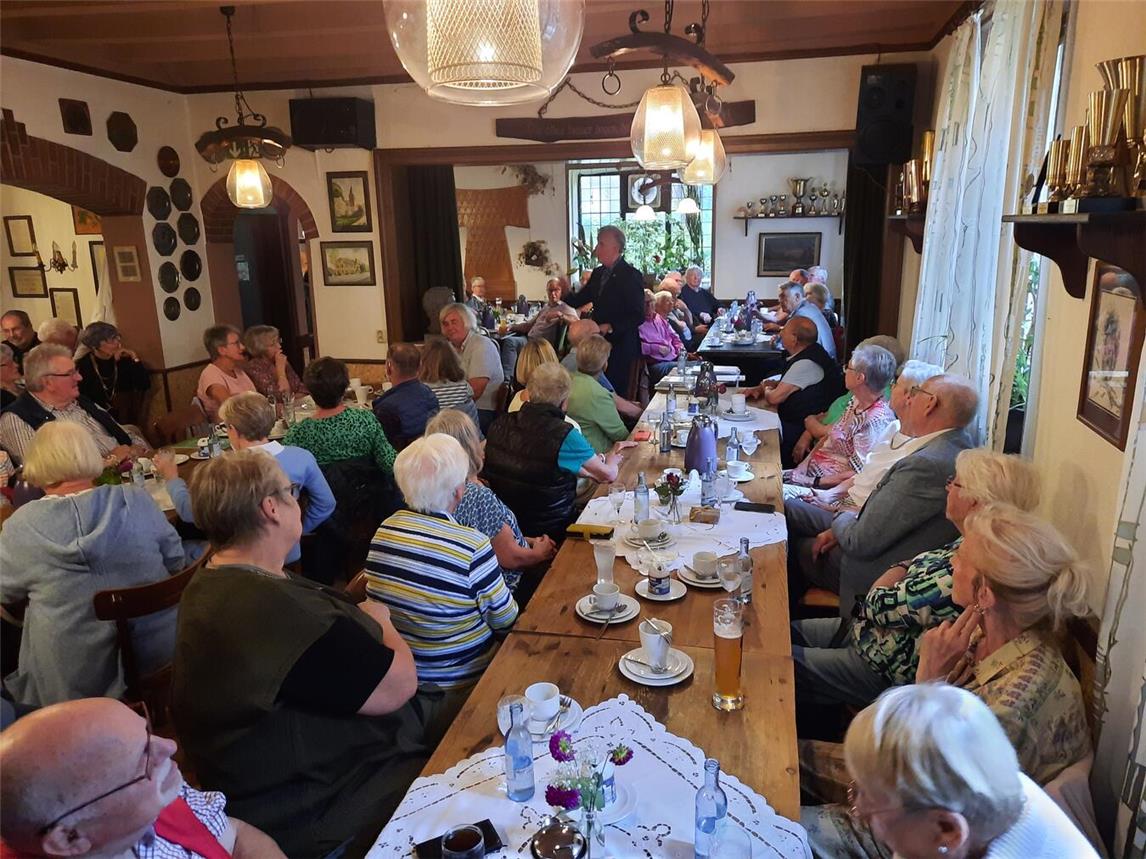 Theo Giesbers aus dem niederländischen Groesbeek hatte den Mitgliedern einiges zu erzählen. Foto: SeniorenUnion