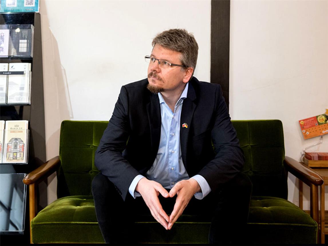 Thilo Diefenbach erzählt von den Besonderheiten der Literatur Taiwans. Foto: Thilo Diefenbach