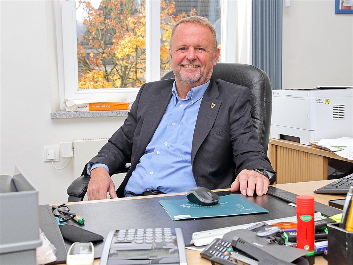 Thomas Ahls an seinem Schreibtisch, an dem fortan sein Nachfolger Ludger Staymann Platz nehmen wird. NN-Foto: Theo Leie