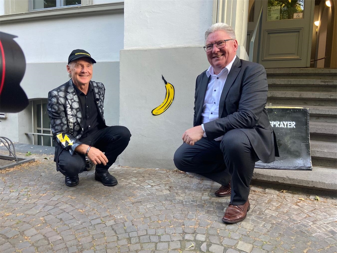 "Thomas Baumgärtel mit Prof. Dr. Harald Kunde im Museum Kurhaus"
