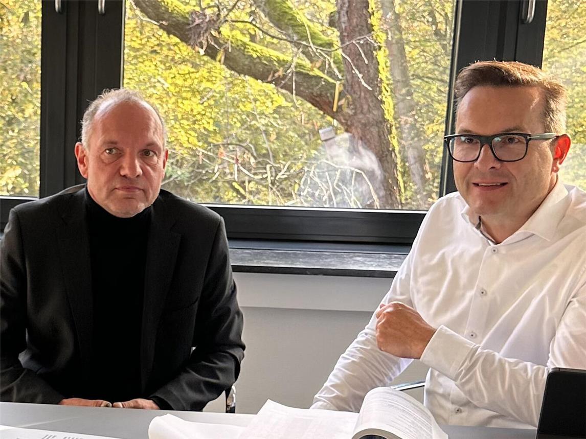 Thomas Knorrek und Sven Kaiser haben den Entwurf des Gelderner Haushalts für 2025 vorgestellt.Foto: Stadt Geldern