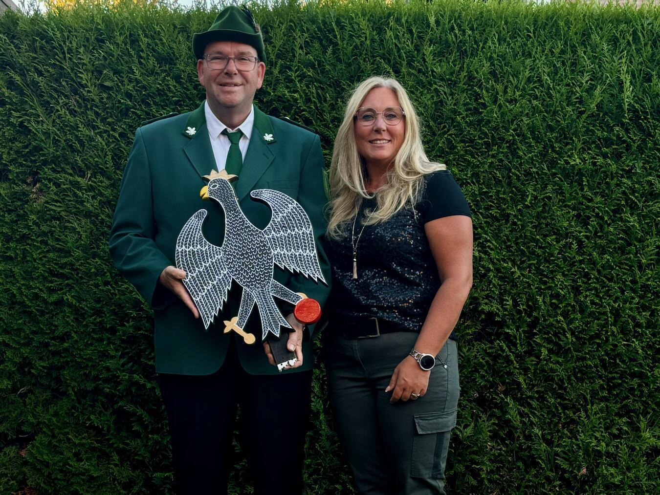 Thomas Neinhuis schoss den Vogel ab und wählte seine Frau Tanja zu seiner Königin. Foto: privat