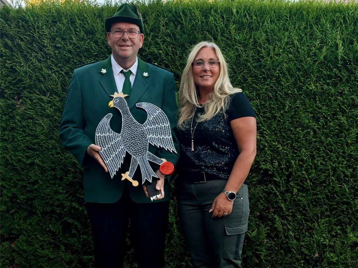 Thomas Neinhuis schoss den Vogel ab und wählte seine Frau Tanja zu seiner Königin. Foto: privat