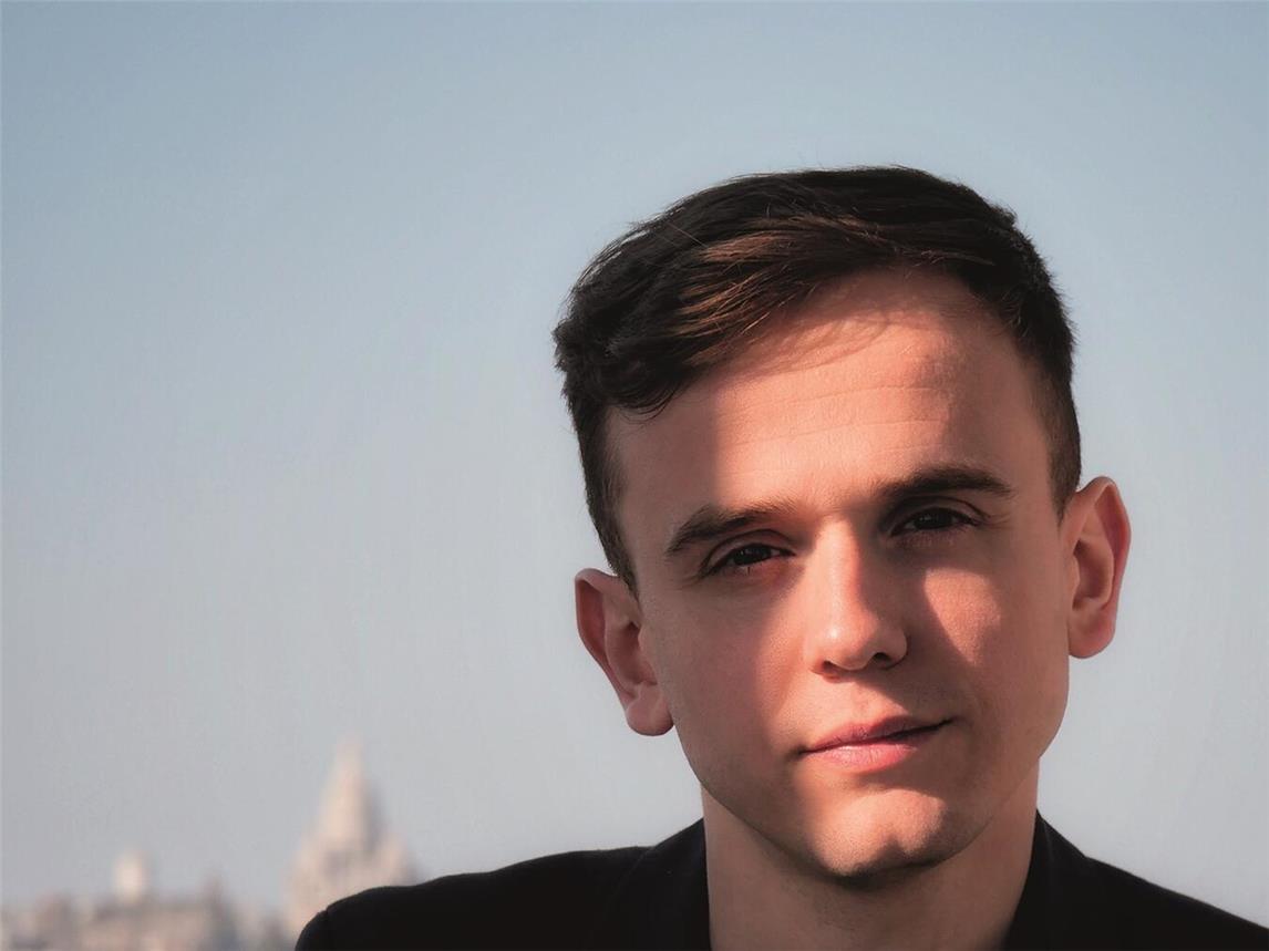 Thomas Ospital spielt in der Basilika. Foto: Francois Baratay