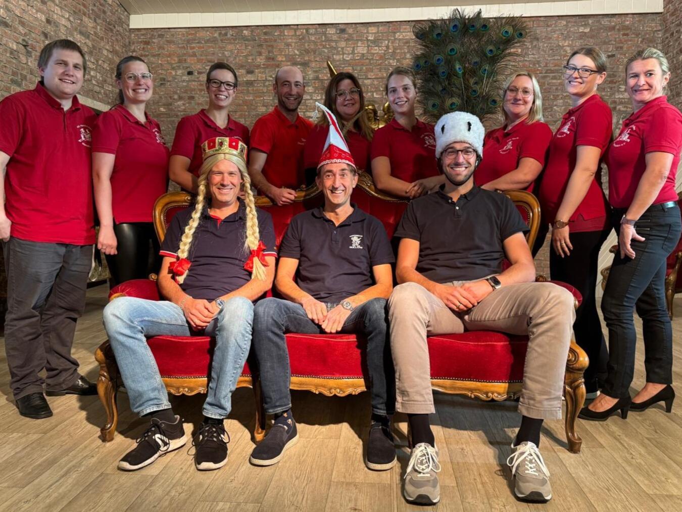 Thomas Teben, Sascha Angenendt und Ludger Staymann sagen „Menzelen Helau!“ Foto: privat