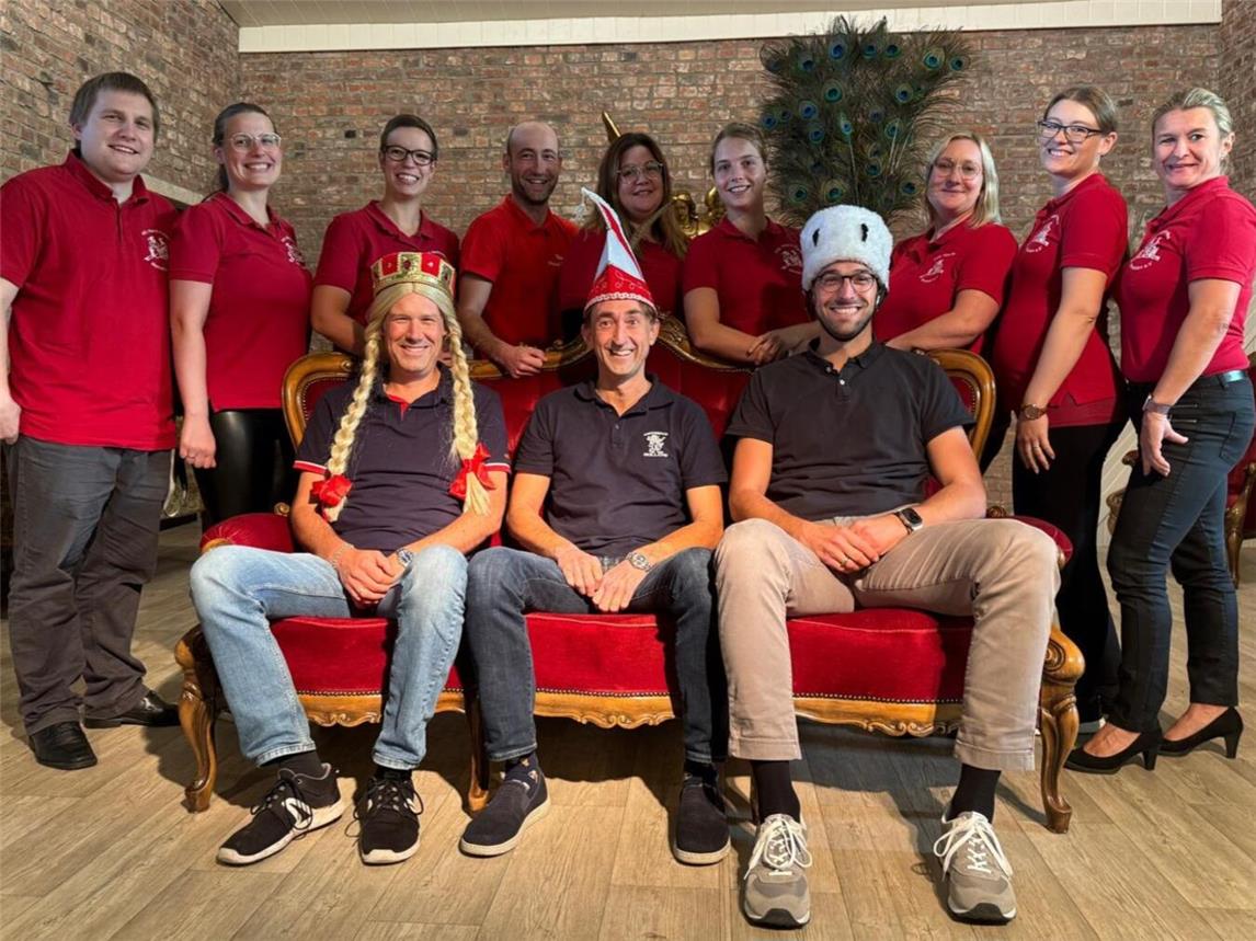 Thomas Teben, Sascha Angenendt und Ludger Staymann sagen „Menzelen Helau!“ Foto: privat