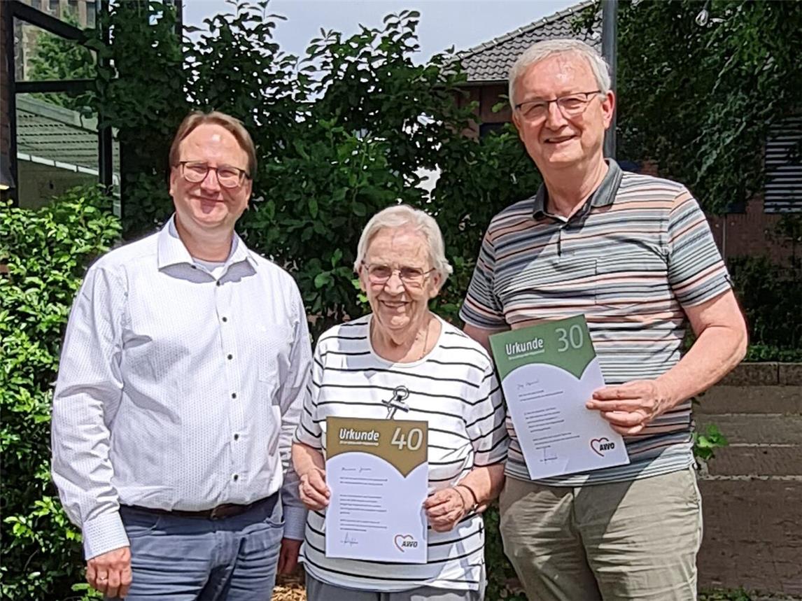 Thorsten Rupp, stellvertretender Vorsitzender Awo Kreisverband Kleve, mit Marianne Janssen, Ehrenvorsitzende Awo Kevelaer und Jörg Vopersal, Delegierter Awo Kevelaer (v.l.). Foto: Awo