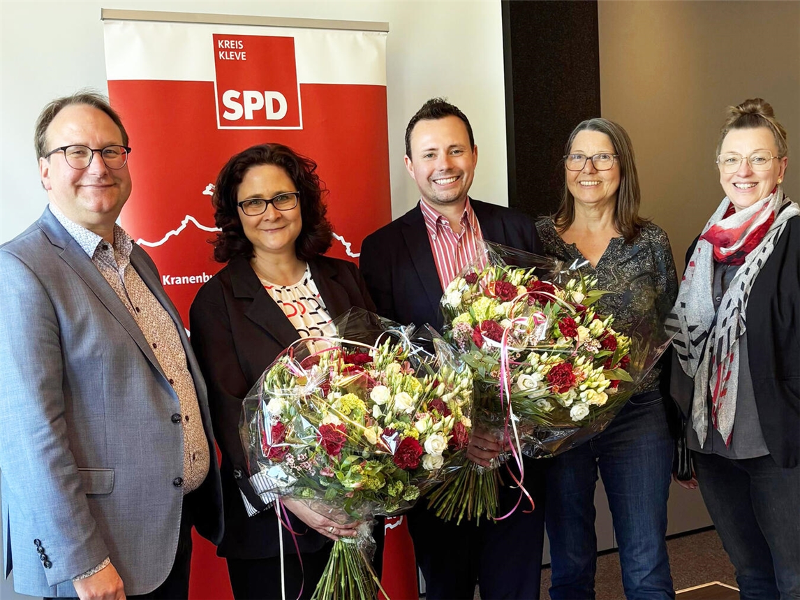 Thorsten Rupp, Christin Becker, Lars Aengenvoort, Vera van de Loo und Tanja Jansen bei politischer Veranstaltung.