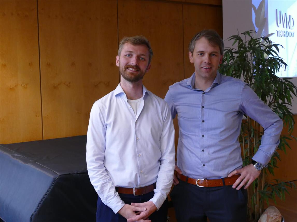 Tim (l.) und Jan Laufkötter berichteten über aktuelle Entwicklungen der Künstlichen Intelligenz. Foto: UVND Technology