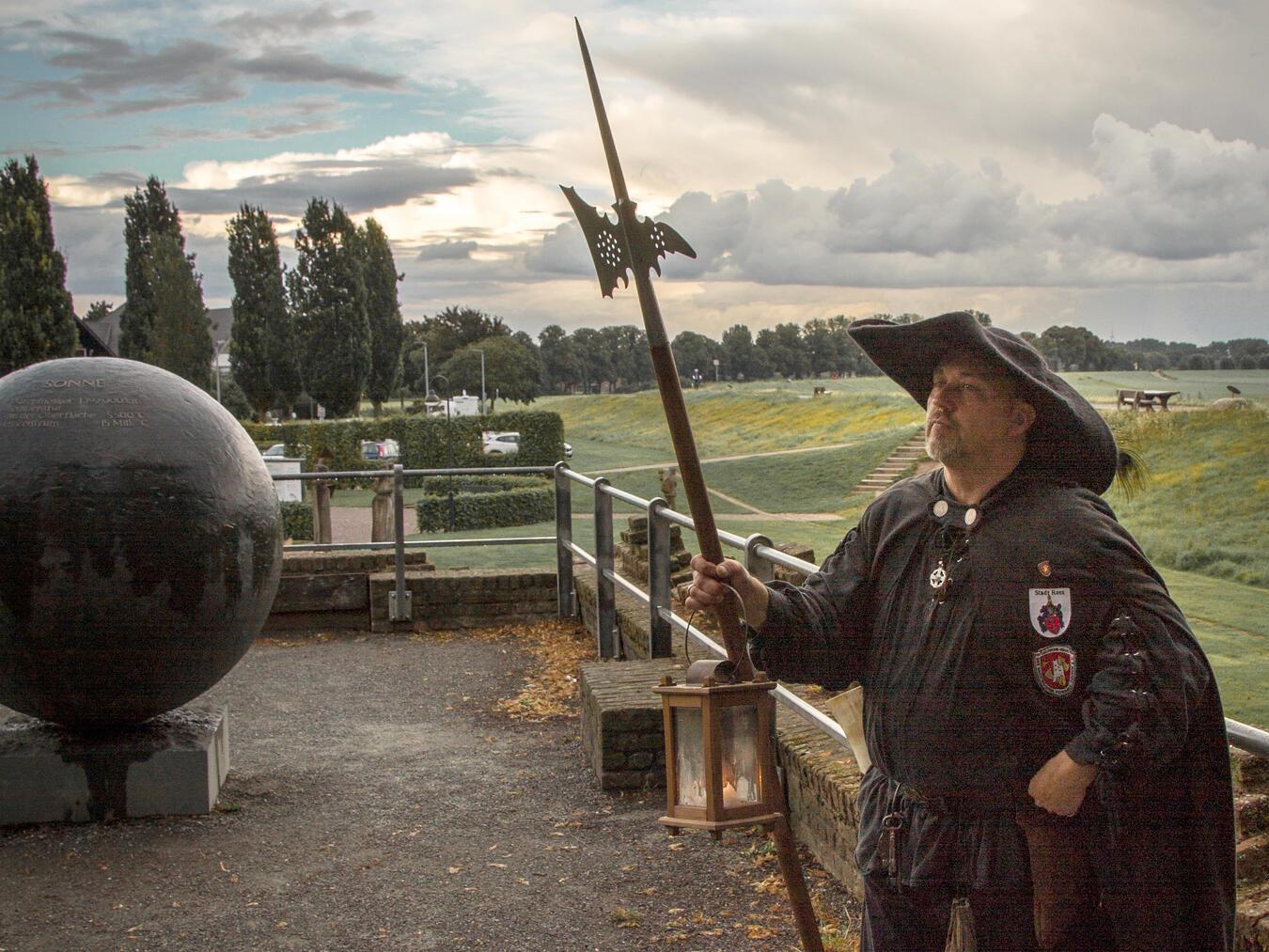 Tommi Nienhuysen ist wieder als Nachtwächter von Rees unterwegs. Foto: Thomas Gregorio