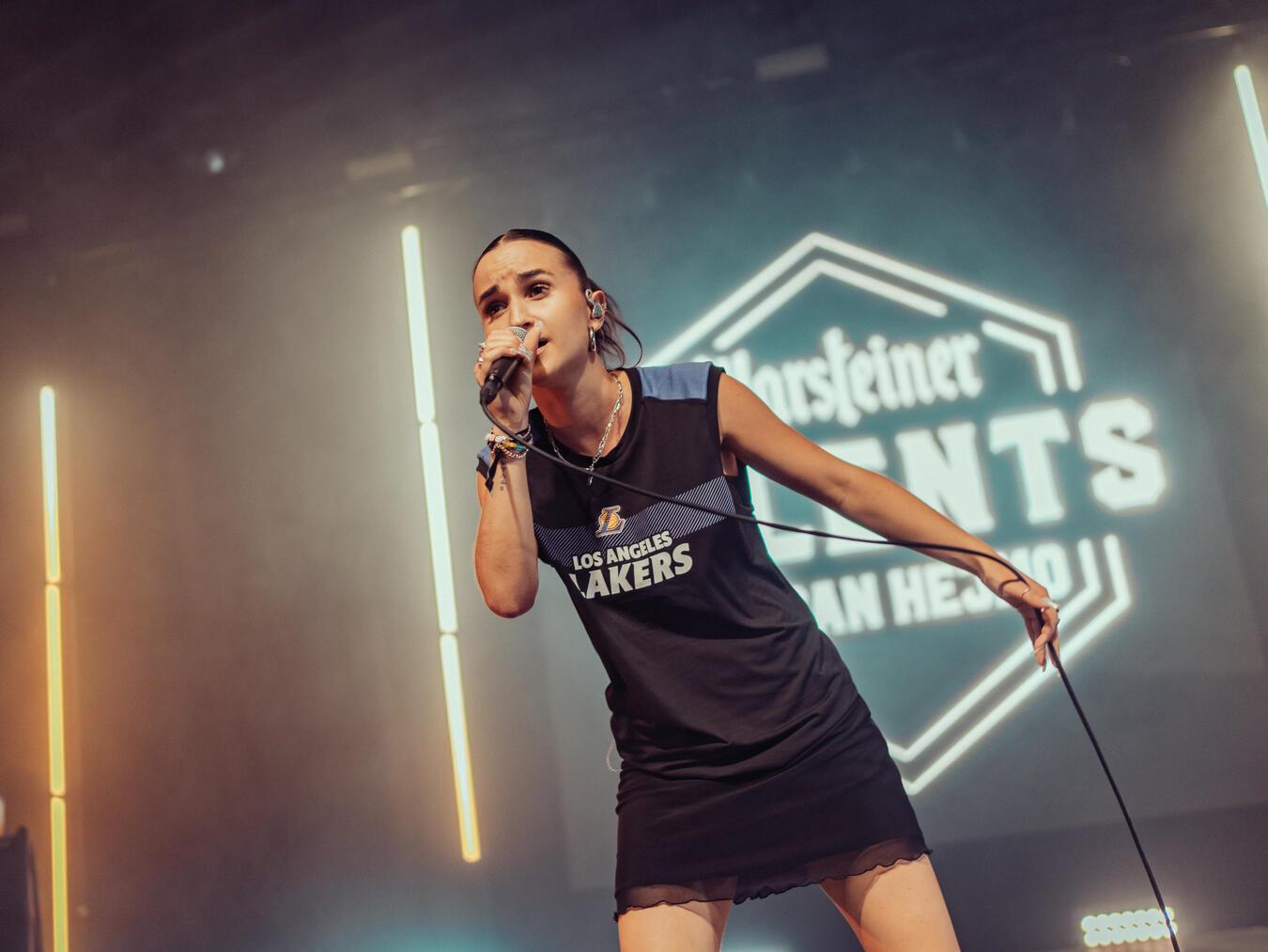 Tosha performte live auf dem Finale von „Warsteiner Talents of San Hejmo“. Foto: Jonathan Braasch