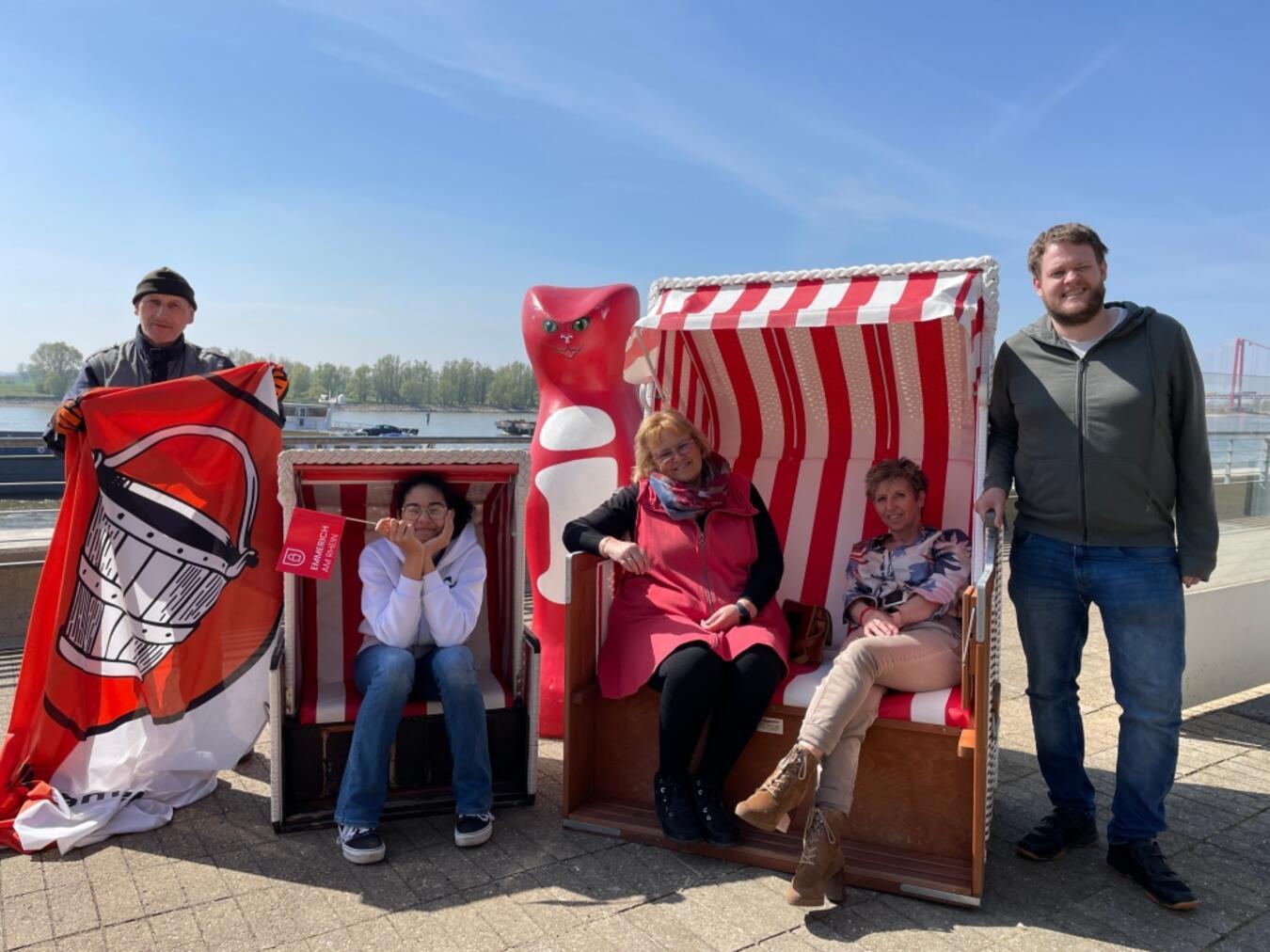 Traditionell startet zu den Osterfeiertagen die Tourismussaison an der Rheinpromenade in Emmerich – das Team der WfG ist bereit und freut sich auf viele Besucher. Foto: WfG Emmerich