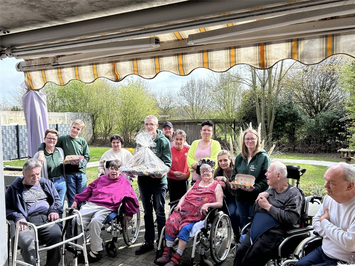 "Osterbesuch der Kellener Bürgerschützen in Wohnheimen, traditionelle Feierlichkeiten, Foto von privat"