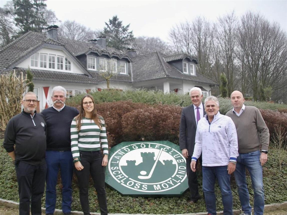 Trafen sich zu einem Austausch im Land-Golf-Club Schloss Moyland (v.l.): Reiner Nespithal, Werner Michajlezko, Jaqueline Stelzer, Hendrik Vollrath, Klaus Plath und Dr. Günther Bergmann. Foto: LGC