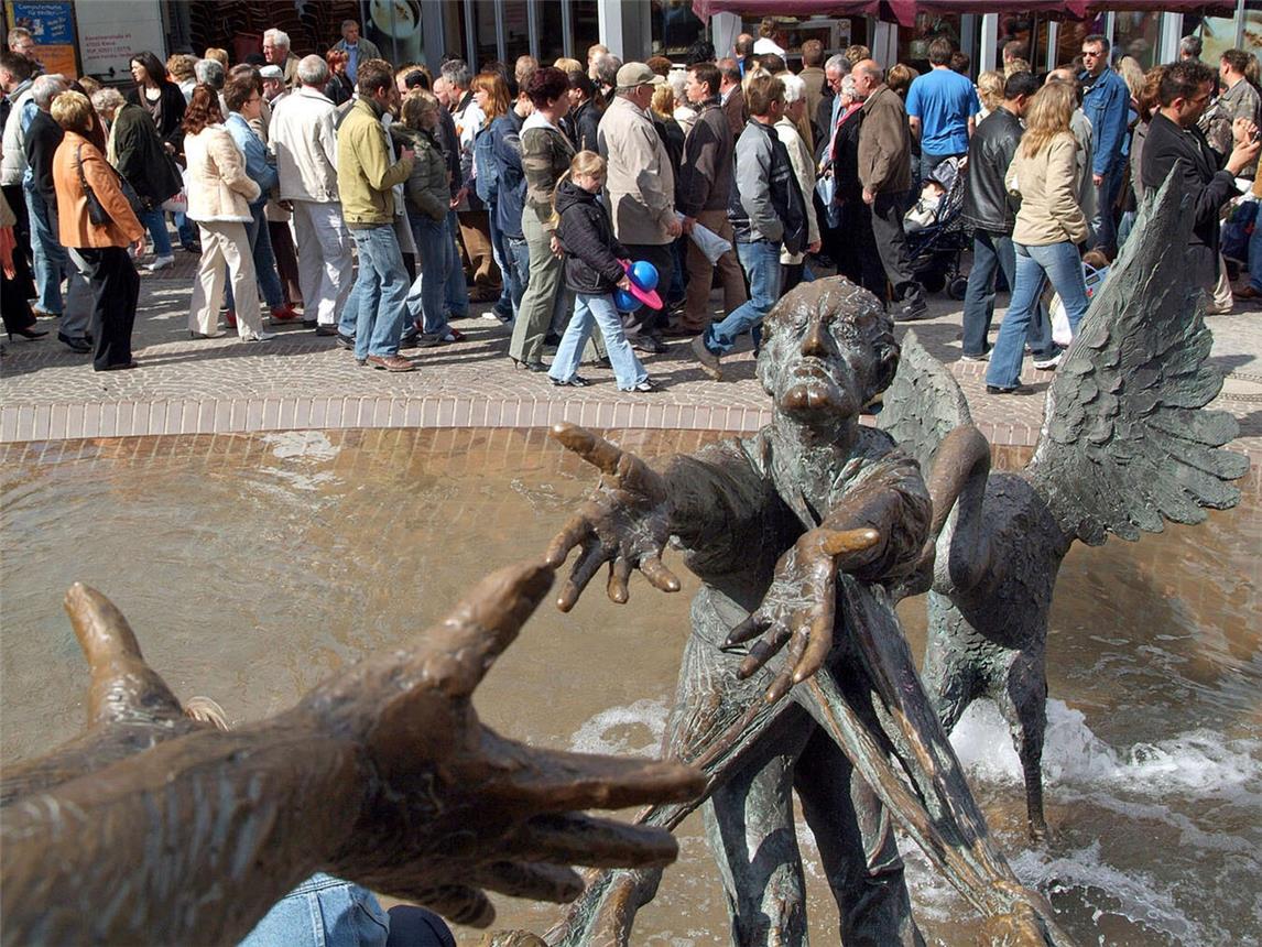 Treff für das kostenfreie Angebot ist am Elsabrunnen. NN-Foto (Archiv): RD