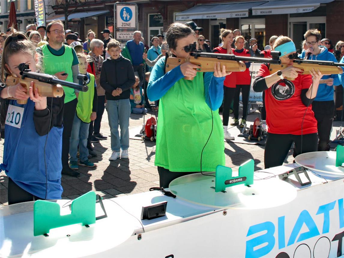 Treffsicher in der Innenstadt: Zum Stadtfest kommt auch die Biathlon-Deutschland-Tour nach Kleve. Foto: Biathlon-Tour