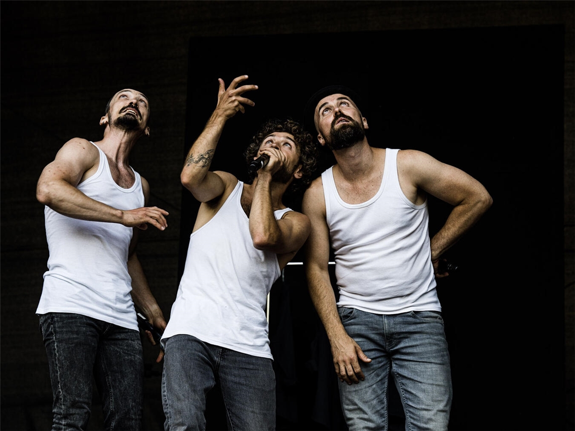 Artistik und Tanz von Tridiculous: Beatbox, Gesang, Slapstick und Comedy. Foto von Julia M. Reinke.