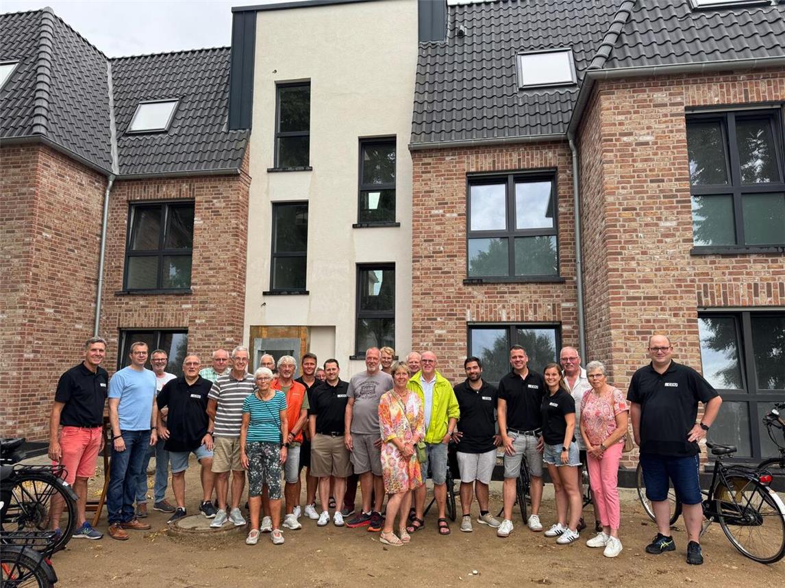 Trotz eines überraschenden Regenschauers konnte die CDU Bedburg-Hau i den erfolgreichen Auftakt ihrer geplanten Radtouren mit interessierten Bürgern durchführen. Foto: CDU Bedburg-Hau