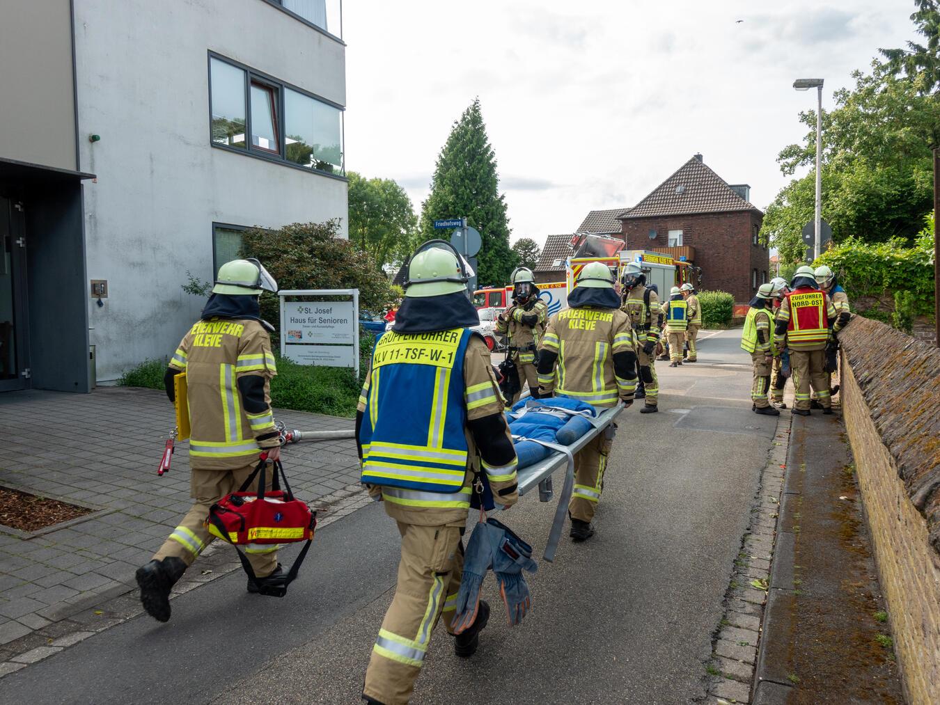 Trotz Entwarnung verlief der Einsatz sehr professionell. Foto: Feuerwehr Kleve