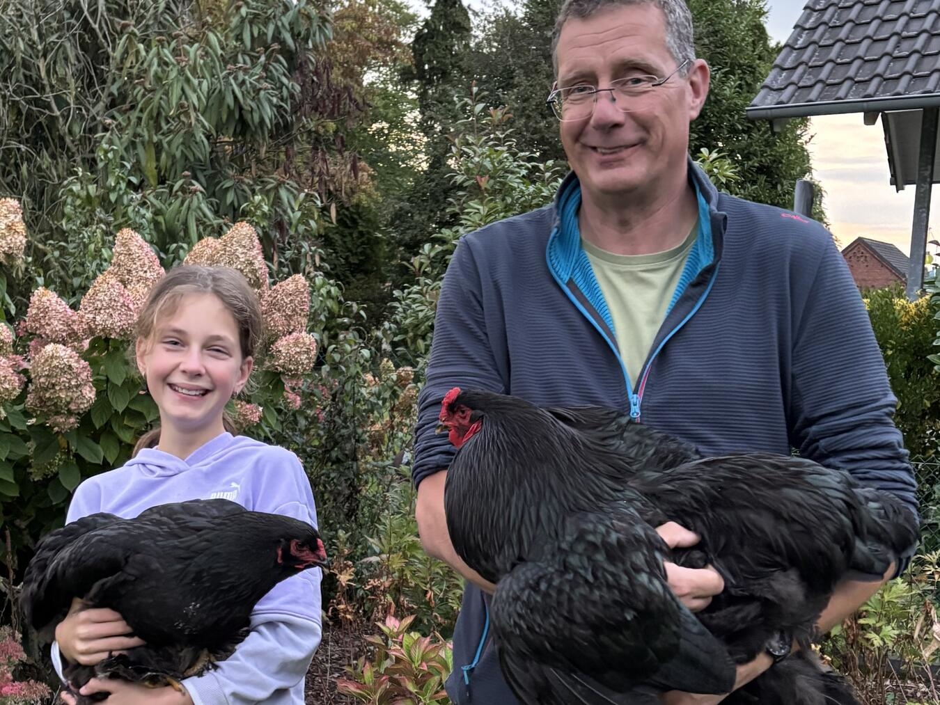 Udo Botson züchtet gemeinsam mit seiner Tochter Brahma-Hühner. Foto: privat
