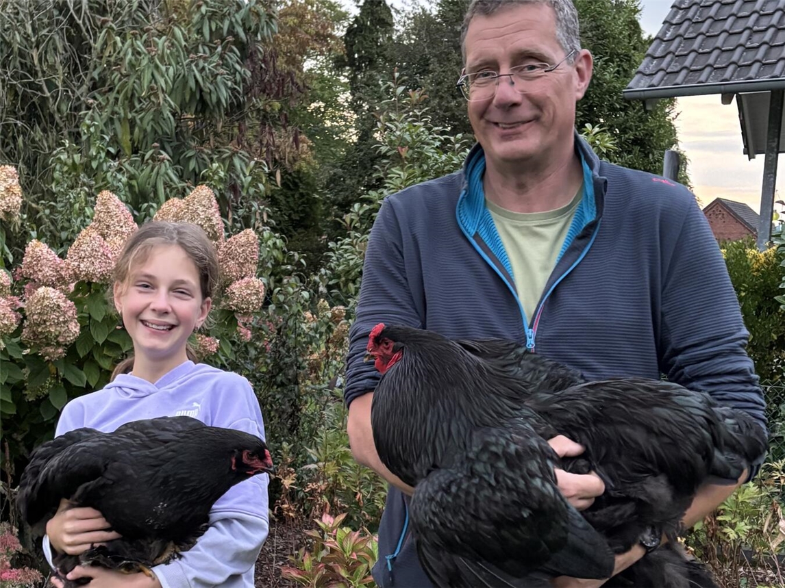 Udo Botson züchtet gemeinsam mit seiner Tochter Brahma-Hühner. Foto: privat