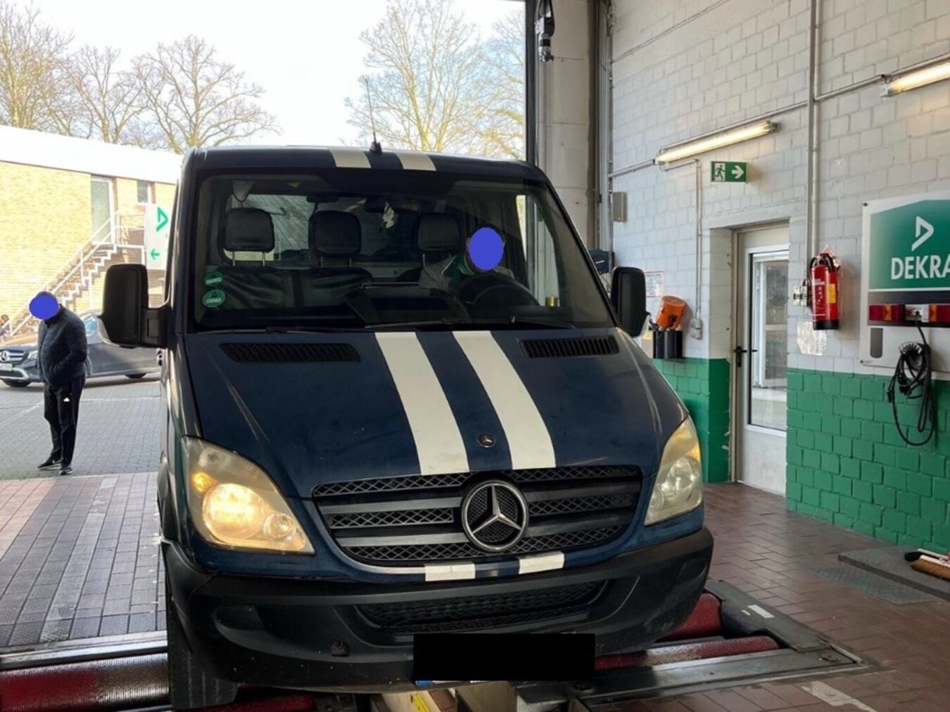 Über 100 Fahrzeuge und Personen hat die Polizei am Mittwoch kontrolliert. Foto: Polizei Düsseldorf