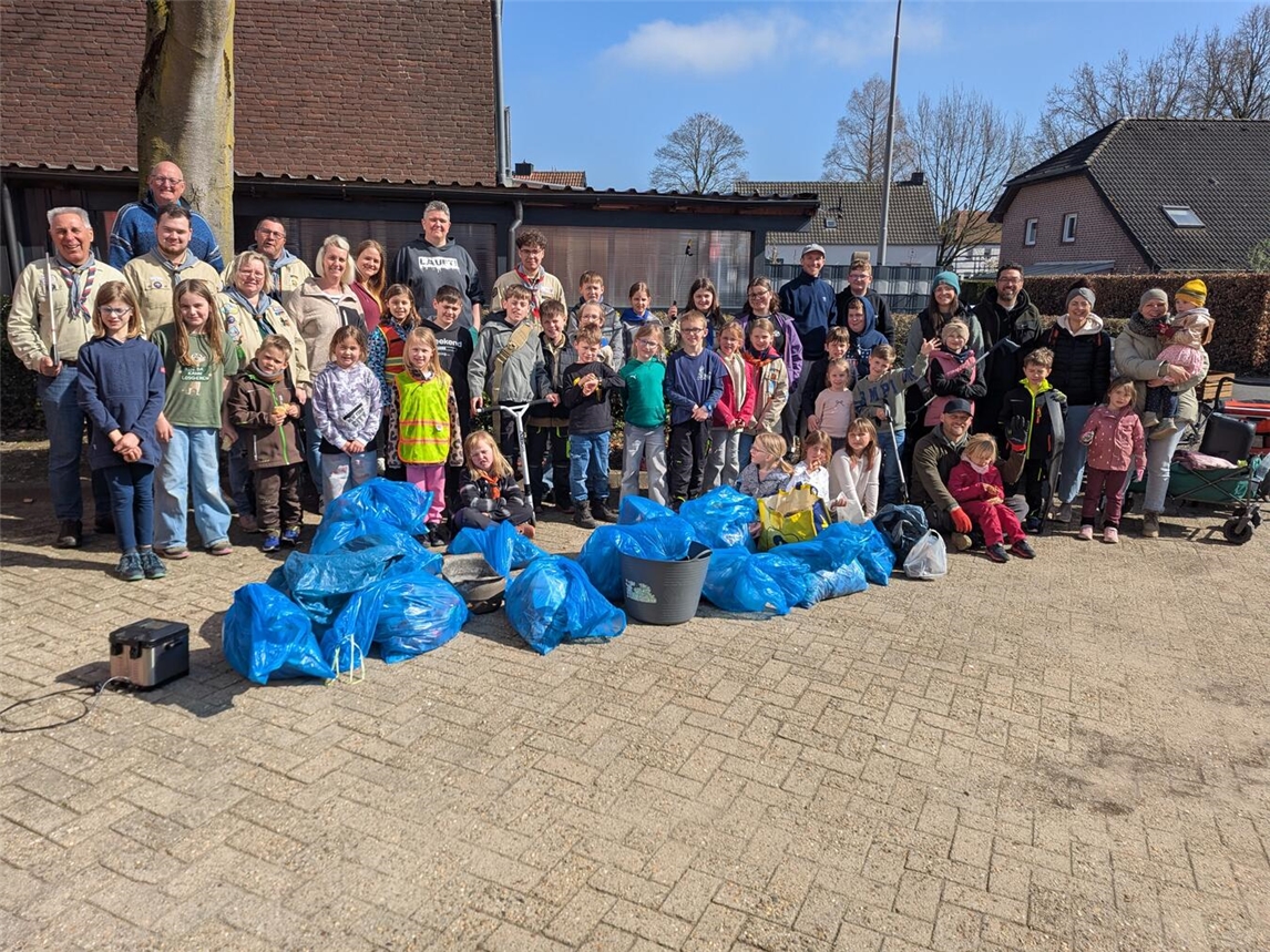 "Freiwillige sammeln über 300 kg Müll bei Umweltaktion im Park"