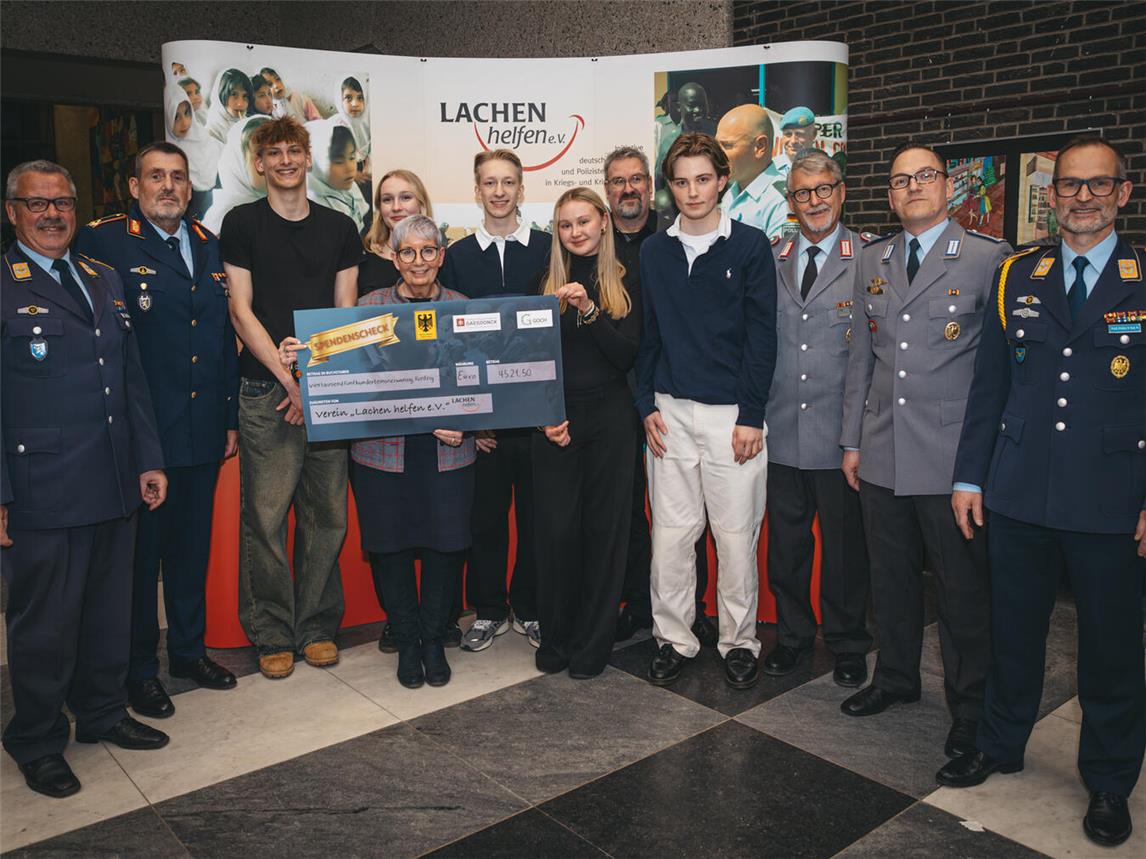 Über 4.500 Euro kamen an Spendenerlösen für den Verein „Lachen Helfen“ zusammen. Fotos: Bundeswehr/Patrik Bransmöller