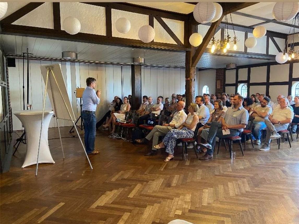 Über 80 Personen aus der ortsansässigen Unternehmerlandschaft kamen zum Sommerevent der WFG. Foto: WFG Emmerich