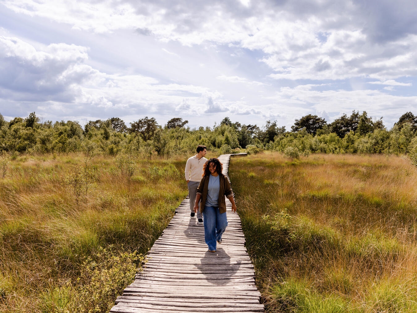 Brabant: überraschend nah, beeindruckend vielseitig "Holzstege im Nationalpark De Peel, Naturwanderweg in Moorlandschaft"