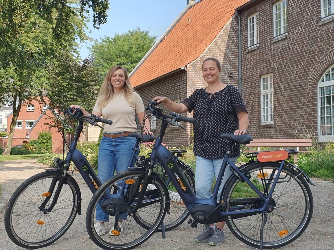Über neue E-Bikes freuen sich die Mitarbeiter der Gemeinde Kerken. Foto: Gemeinde Kerken