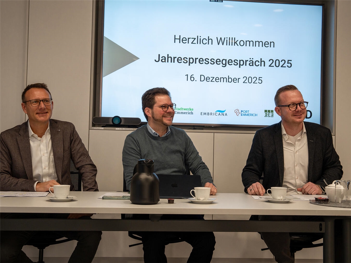 Über zentrale Themen des EGD-Konzerns im Jahr 2025 informierten Ingo Sigmund, Tobias Mies und Steffen Borth (v. l.), zudem gaben sie einen Ausblick auf das kommende Jahr. Foto: EGD