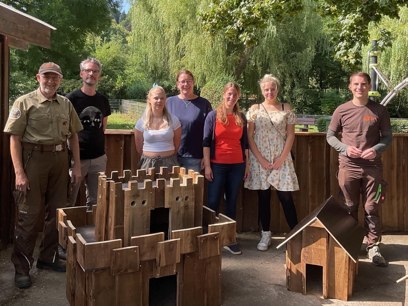 Übergabe der Luxkaninchen-Häuser an den Tiergarten Kleve. Foto: Tiergarten Kleve