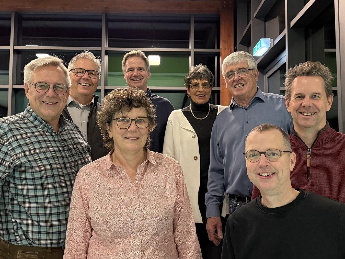 Übergabe im Hallenbad: Ingo Berg, Bernhard Bayer, Petra Bayer, Thomas Goetzens, Christine Lambert, Willi Mölders, Andreas Heitkamp und Andreas Groos (v.l.n.r.).Foto: privat